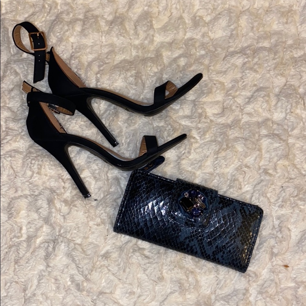 🎈 FREE navy blue snakeskin wallet clutch 🎈